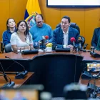 Marisol Peñaloza asumirá temporalmente la Alcaldía de Cuenca tras la salida de Cristian Zamora, en un acto oficial con presencia de medios.