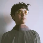 Mariela Espinosa de los Monteros además de ser cantante de la banda Munn, su proyecto solista Sr. Maniquí y el dúo La Mujer Sin Cabeza, es maestra de canto.