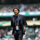 Memo Ochoa en la cancha del Estadio Azteca previo a México vs. Sudáfrica.