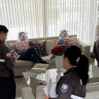 Funcionarios de Inmobiliar y de la Policía Nacional en el inicio del procedimiento de incautación.