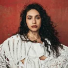 Alessia Cara cantante que asistirá al show de inauguracion del Mundial en Canadá