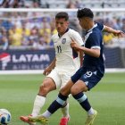 El volante Alan Franco (i) es una de las piezas claves del equipo nacional