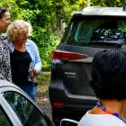 Arribó la tarde de este viernes al barrio El Tigrillo, en Montañita, Irena Hajduk, madre de Monika Silva