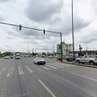 En esta intersección ocurrió el impacto de un automóvil contra un tráiler, que iba a exceso de velocidad, lo que provocó el fallecimiento del conductor del vehículo liviano.