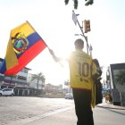 Con el "10" en la espalda y la bandera de la Selección de Ecuador en alto, la ilusión mundialista se grita bajo el sol.