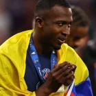 Archivo. El ecuatoriano Willian Pacho, del PSG, celebra la victoria en la final de la UEFA Champions League.