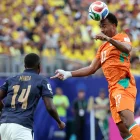 Ecuador vs. Costa de Marfil: Alan Minda (14) estrelló el balón en el travesaño.