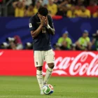 Gonzalo Plata se lamenta la perdida ante Costa de Marfil.