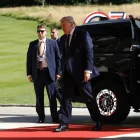 El presidente de Estados Unidos, Donald J. Trump, llega al Hotel Royal antes de la cumbre del G7 en Évian-les-Bains, Francia, el 15 de junio de 2026.
