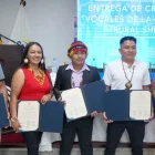 Representantes del CNE entregaron las credenciales a los vocales principales y suplentes electos de la Junta Parroquial Rural Shuar Pastaza, en un acto realizado en la provincia amazónica.