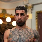 Ilia Topuria se prepara para ingresar al octágono antes de la pelea estelar de UFC Casa Blanca.