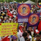 Seguidores del candidato de izquierda a la Presidencia de Colombia, Iván Cepeda, asisten al cierre de su campaña este domingo en Soledad (Colombia).