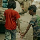 Más de 450.000 menores no constan en el sistema educativo, una brecha que expertos vinculan con problemas sociales acumulados desde la pandemia.