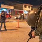 Militares realizan operativos de control durante el estado de excepción en Ecuador.