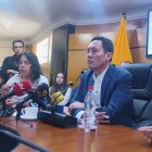 En la Alcaldía de Cuenca existe incertidumbre sobre la transición de autoridades tras la suspensión de Cristian Zamora por una sentencia por violencia política de género.