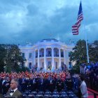 Trump construyó un estadio temporal en los jardines de la Casa Blanca para celebrar su cumpleaños con una velada de combates de la UFC