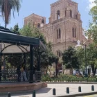 Calidad de vida es caminar por una ciudad diseñada para personas, con espacios seguros, transporte público eficiente y accesible, y parques integrados al entorno urbano.