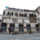 Casa Tola. La vivienda ha tenido varios episodios de colapsos parciales. Desde la calle se observa el interior de la estructura.