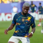 Enner Valencia en el calentamiento de Ecuador ante Costa de Marfil.