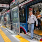 Usuarios. Entre 2024 y 2025, los viajes en el trole y ecovía disminuyeron. En el metro, en cambio, aumentaron.