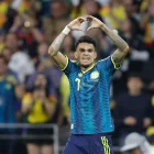 Luis Díaz celebra su primer gol en una Copa del Mundo tras liderar la victoria de Colombia sobre Uzbekistán en el estadio Azteca
