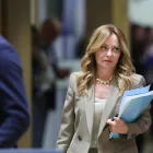 La primera ministra italiana, Giorgia Meloni (derecha),en la cumbre del Consejo Europeo en Bruselas, Bélgica, el 18 de junio de 2026.