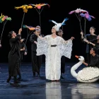 Más de 20 bailarines se presentan en la obra La Pavlova