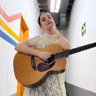 Ceci Juno minutos antes del show de apertura de Sin Bandera