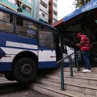 La parada de la Biblioteca Municipal resultó afectada tras el impacto del articulado de la Metrovía.