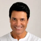 Imagen publicada por Chayanne en su cuenta de X, mientras sus seguidores lo celebran como “papá” con memes creados por IA.