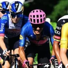 Richard Carapaz (c), en la Vuelta a Suiza 2026, en una imagen compartida por su equipo, el EF Education-EasyPost.