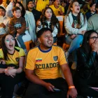 Aficionados de Ecuador ven el partido contra Curazao durante el Mundial de la FIFA 2026 este sábado, en Quito.