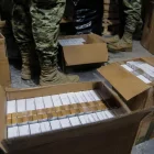 Referencia. Militares y personal de Aduana retiraron 350.000 cigarrillos hallados en una bodega clandestina cerca de Quitumbe.