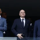 El presidente de la Asociación de Fútbol de Irak, Younis Mahmoud; el presidente de la FIFA, Gianni Infantino; y el presidente de la Federación Francesa de Fútbol, Philippe Diallo, asisten al Mundial de la FIFA 2026.