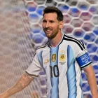 Lionel Messi, de Argentina, observa durante el partido de la fase de grupos del Mundial 2026 entre Argentina y Argelia.