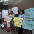 Familias de pacientes con XLH realizaron un plantón frente al Hospital del Niño Icaza Bustamante para exigir acceso a tratamiento.