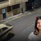 Cámaras de seguridad captaron a Nathay Mafla caminando por La Vicentina, en Quito.