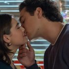 La primera temporada adaptó la historia de Hannah y Garrett, interpretados por Ella Bright y Belmont Cameli.