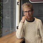 Adolfo Macías Huerta es escritor y psicoterapeuta. Cuenta con una extensa bibliografía, entre la que constan obras como Precipicio portátil para damas, Las niñas, El Dios que ríe