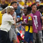 Sebastián Beccacece y un festejo con sus jugadores en Nueva Jersey.