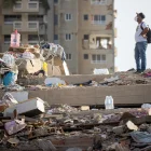 Detalle de un edificio derruido en Catia la Mar, Venezuela, mientras continúa la búsqueda entre los escombros de los edificios, este viernes.