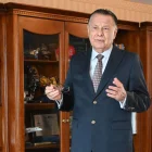 Patricio Zuquilanda es un político y diplomático ecuatoriano. Fue canciller del Gobierno del expresidente Lucio Gutiérrez.