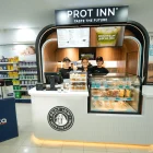 La alianza de Fybeca y Prot Inn permitirá que la pastelería funcione dentro de la farmacia.