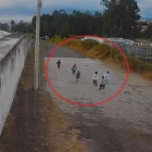 Una cámara grabó cómo escaparon tres menores del centro de protección.
