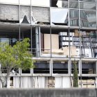Daños visibles en instalaciones del Ministerio de Agricultura de La Pradera tras los atentados con explosivos registrados en el norte de Quito.