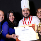El periodista combina su trabajo en TV y radio con una nueva faceta dedicada a la cocina. Con Fernando Terranova, María Gabriela Carpio y Elizabeth Quiroz.