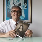 Simón Valdivieso, escritor e investigador, presena su obra 'Yo, Dolores Veintimilla Carrión, libre pensadora y poeta'.