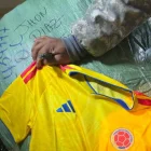 Pacas de camisetas decomisadas por la SENAE.