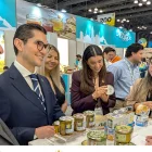 Representantes de las empresas ecuatorianas en la feria.