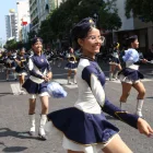 Las bastoneras dieron el toque de alegría en el desfile que recorrió el bulevar 9 de Octubre y la avenida Malecón, en el centro de Guayaquil.